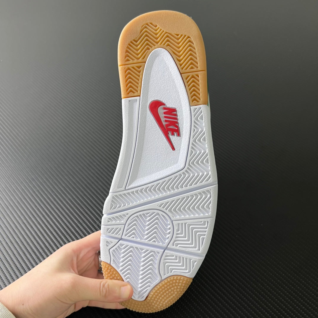 Air Jordan 4 "Pine Green"