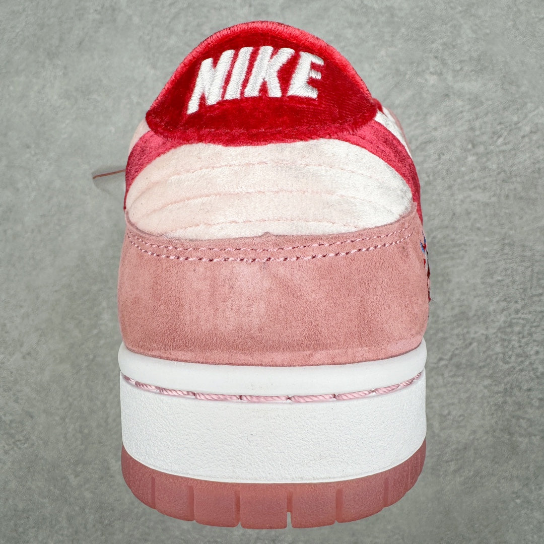 Nike SB Dunk Low Strangelove