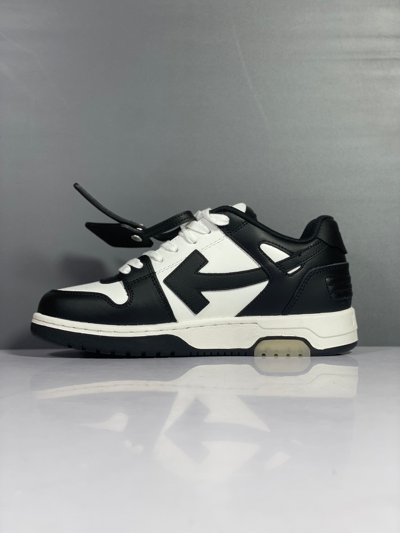 Tênis Off-White Black Out Of Office