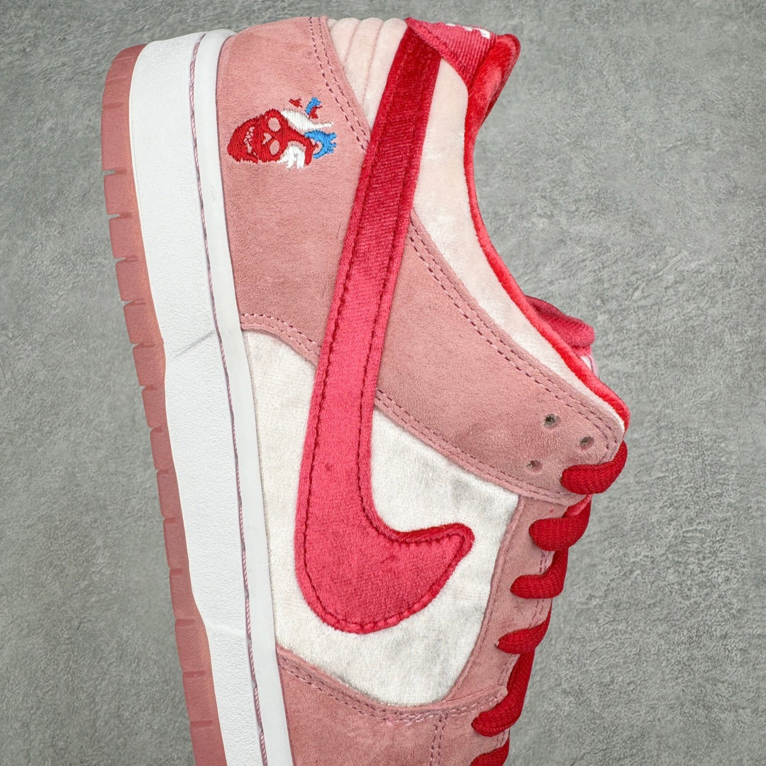 Nike SB Dunk Low Strangelove