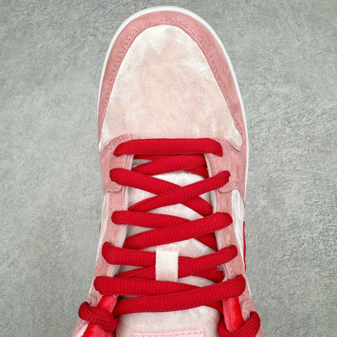 Nike SB Dunk Low Strangelove