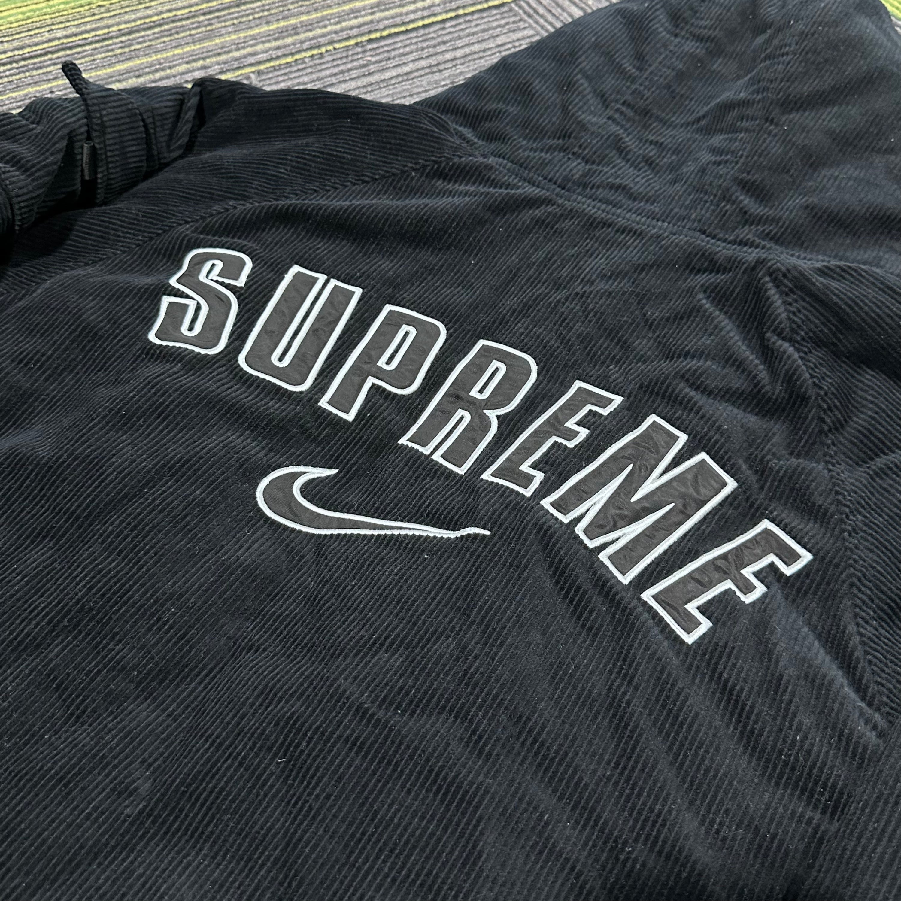 Moletom Nike x Supreme