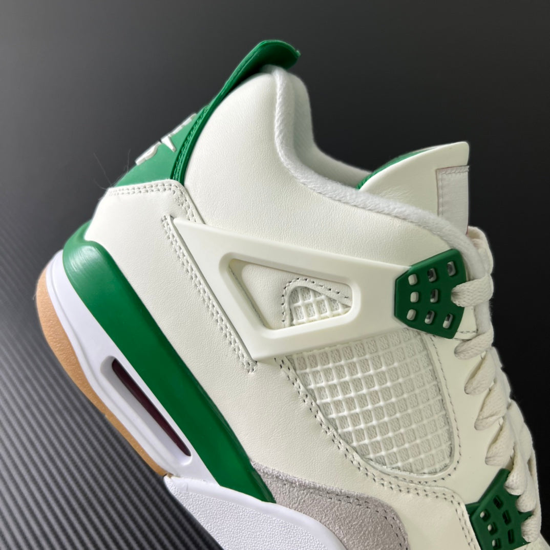 Air Jordan 4 "Pine Green"