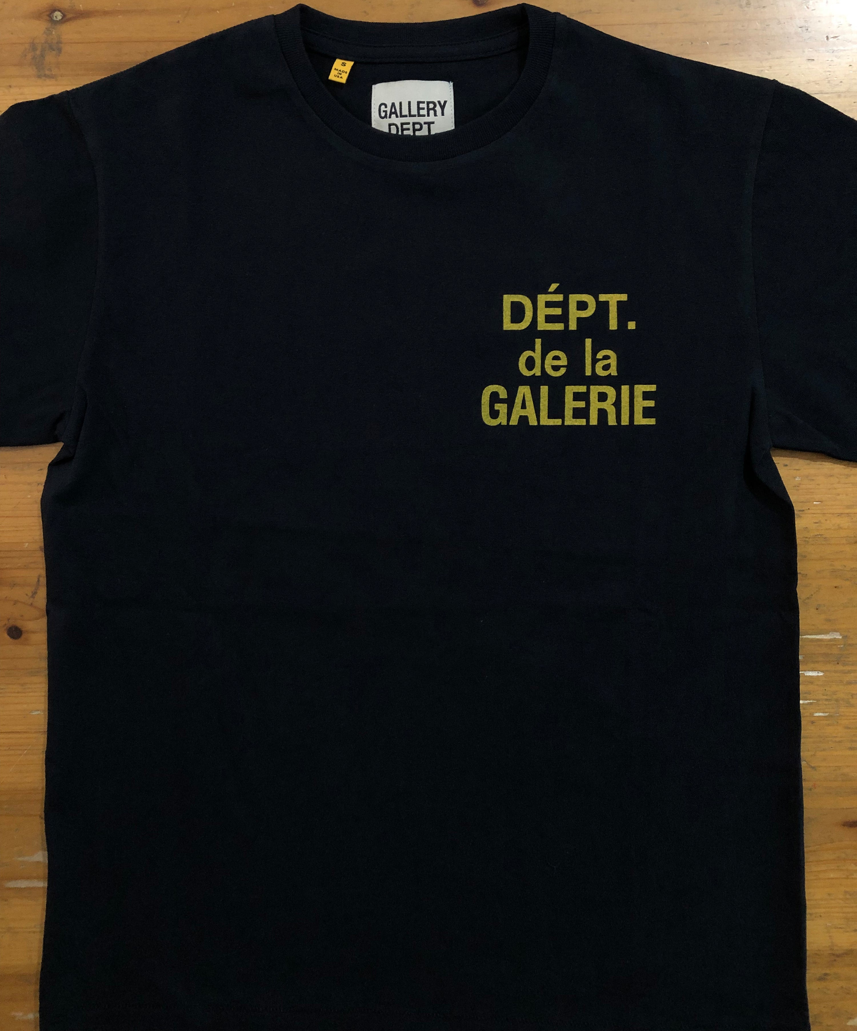 Camiseta Gallery Dept