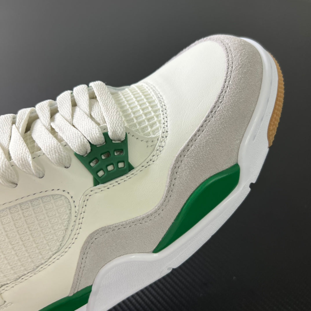 Air Jordan 4 "Pine Green"